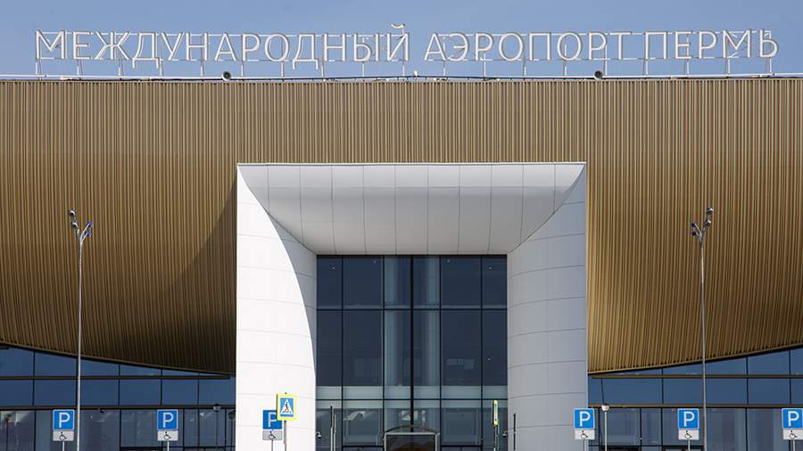 Самолет выкатился за взлетную полосу в аэропорту Перми