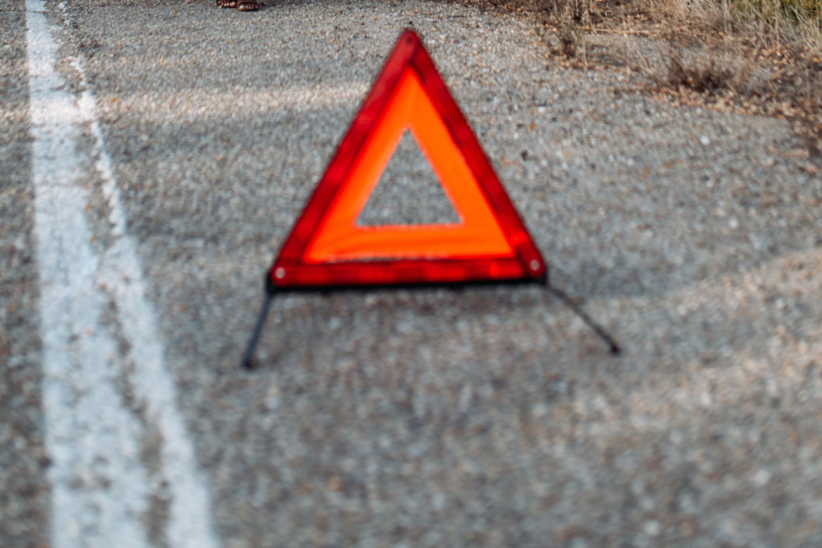Иномарка оказалась в кювете в Елецком округе: есть пострадавшие