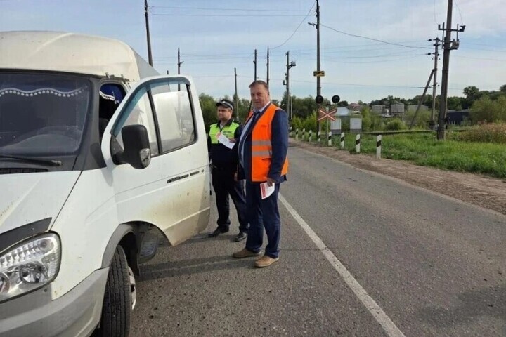 В Великих Луках провели профилактику ДТП на железнодорожных переездах