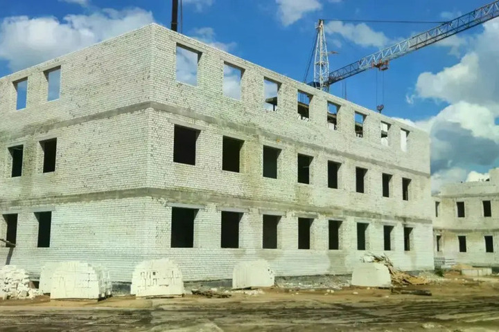 В селе Верхнеспасское строят новую трехэтажную школу по нацпроекту
