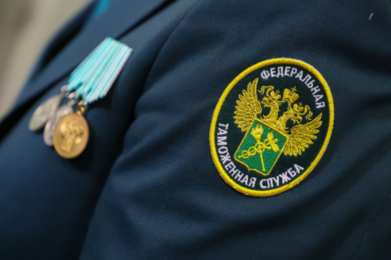 Таможенники заметили странное поведение пассажира и нашли контрабанду