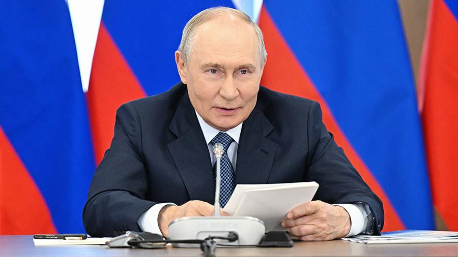 Путин поручил нарастить усилия по внедрению современных технологий в соцсферу