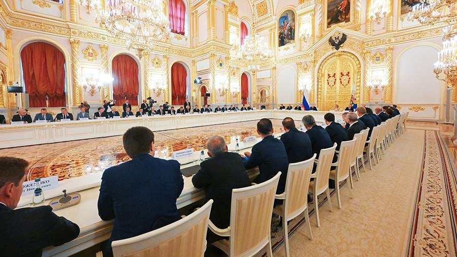 Путин отругал чиновников за прогулы занятий по кадровой подготовке