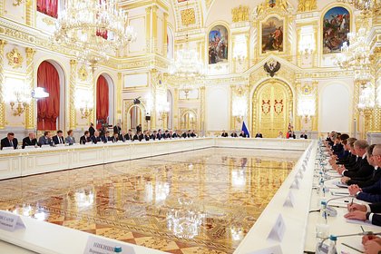Путин попросил трех министров остаться для разговора после заседания в Кремле