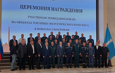 Русских наградил 36 человек за помощь в тушении пожара после атак БПЛА