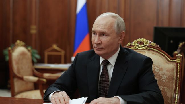 Путин поблагодарил гендиректора горно-металлургической компании "Ареал"