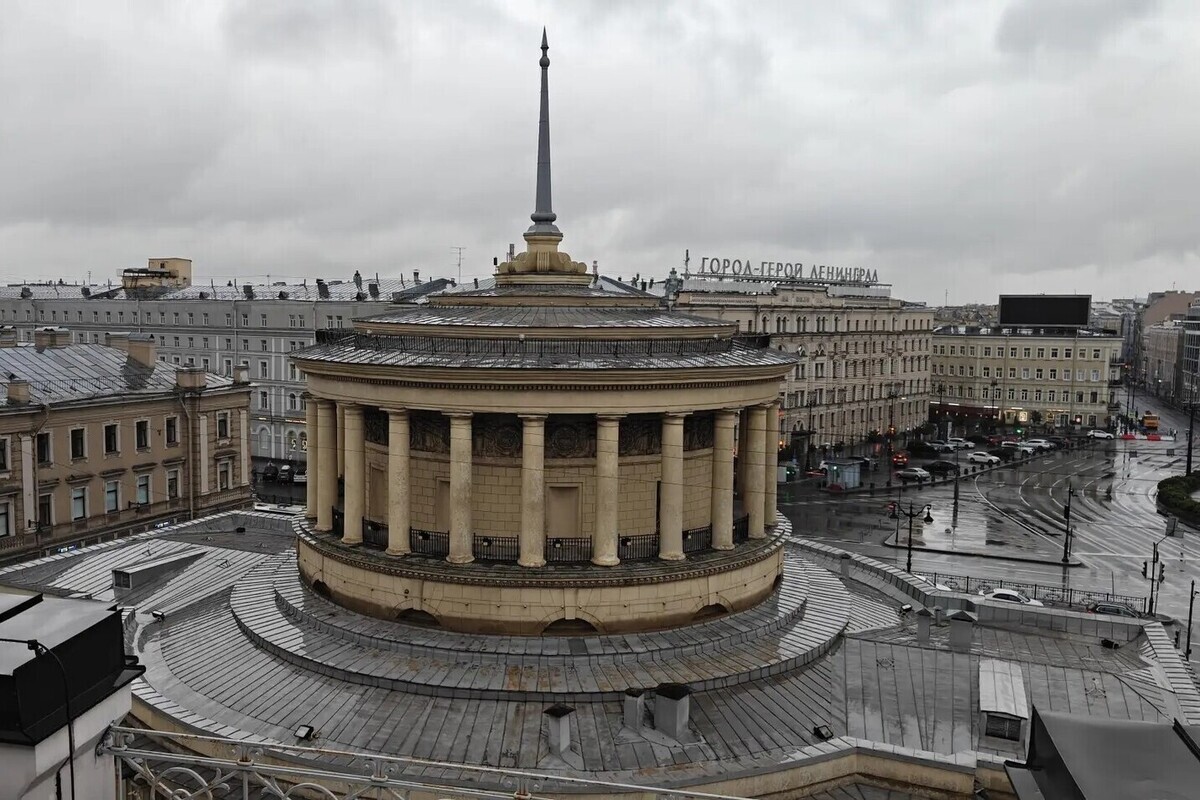 Названы самые популярные станции метро Петербурга