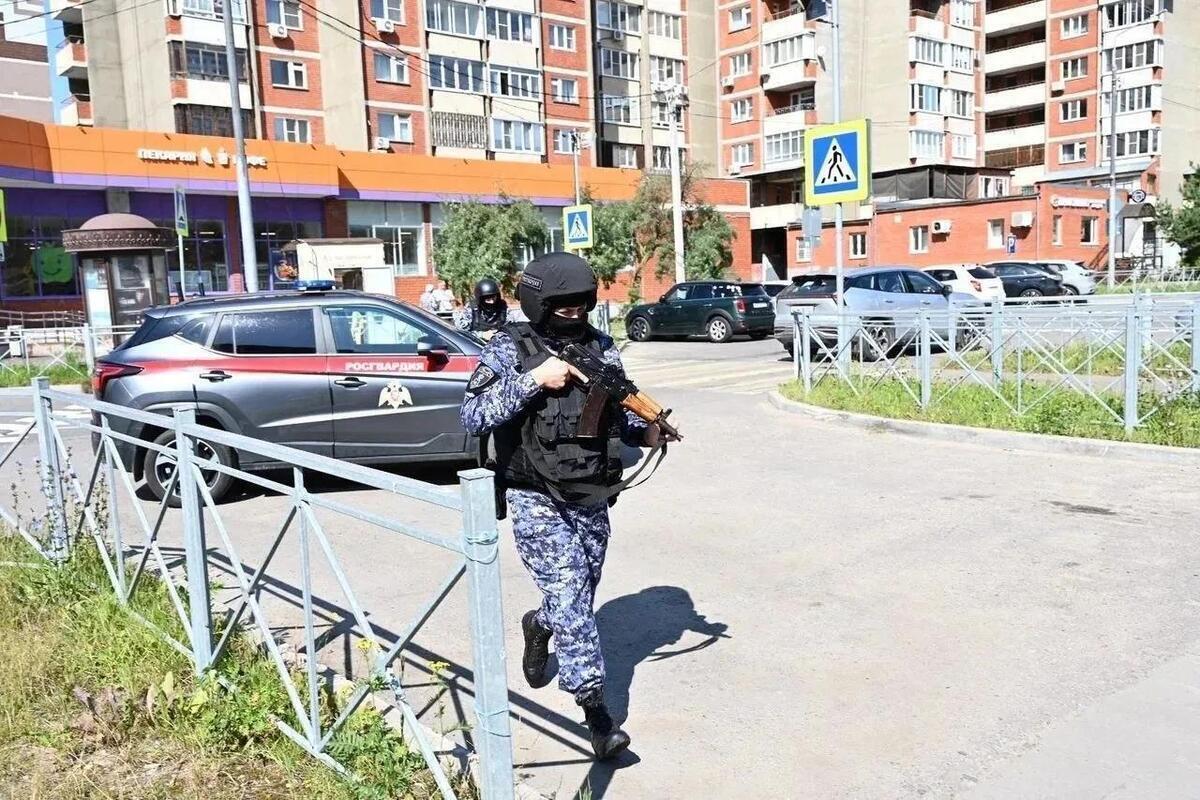 В Серпухове спецслужбы провели учения по отработке действий при захвате школы