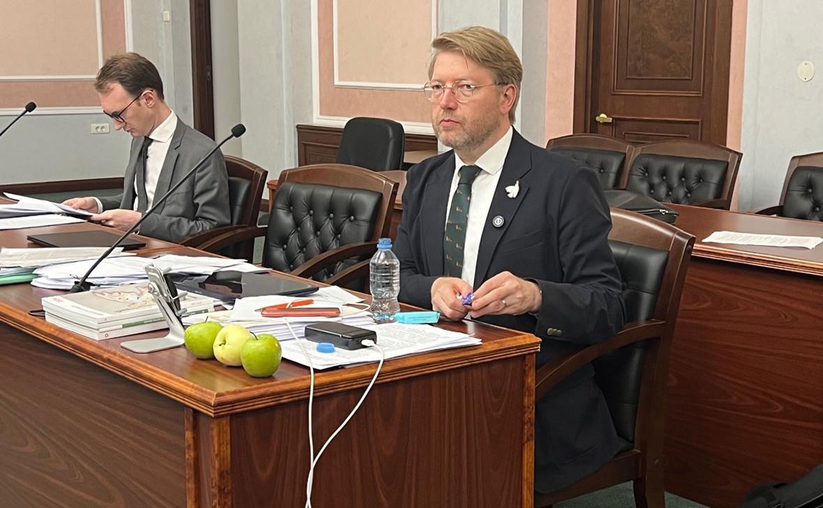 ?Яблоко» и «Родина» поспорили в суде о песне «Пусть всегда будет солнце»