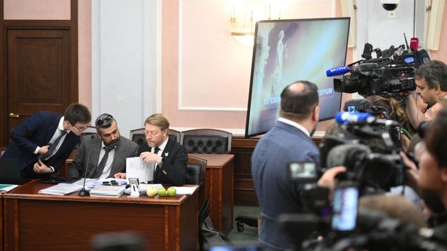 Верховный суд снял партию "Яблоко" с выборов в Госдуму