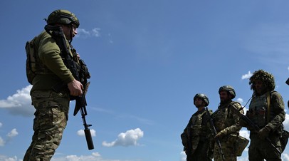 Бойцы ВС России сбили дрон ВСУ, преследовавший гражданский автомобиль в ЛНР