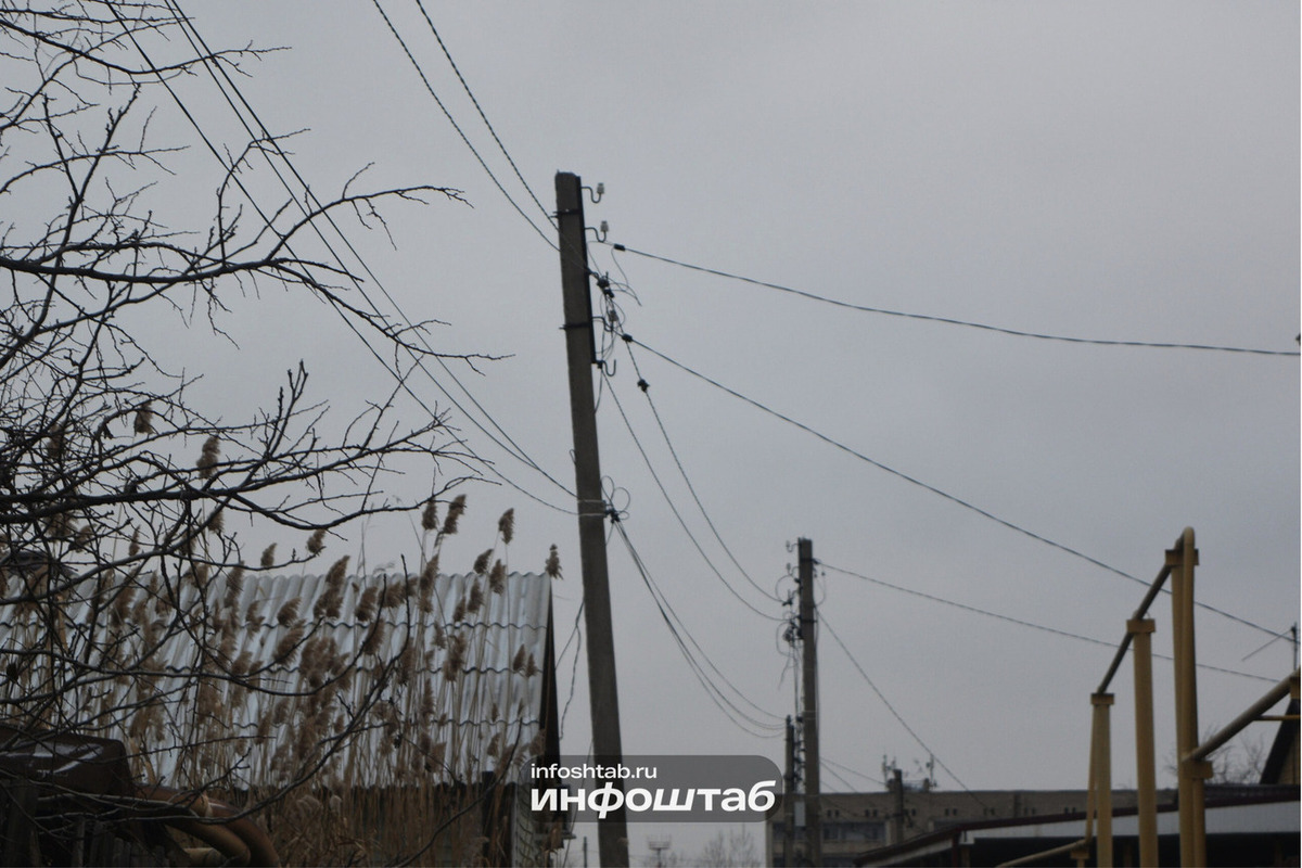 В Ульяновской области ремонтная бригада восстанавливает поврежденные опоры ЛЭП после прилета беспилотников ВСУ - Русских