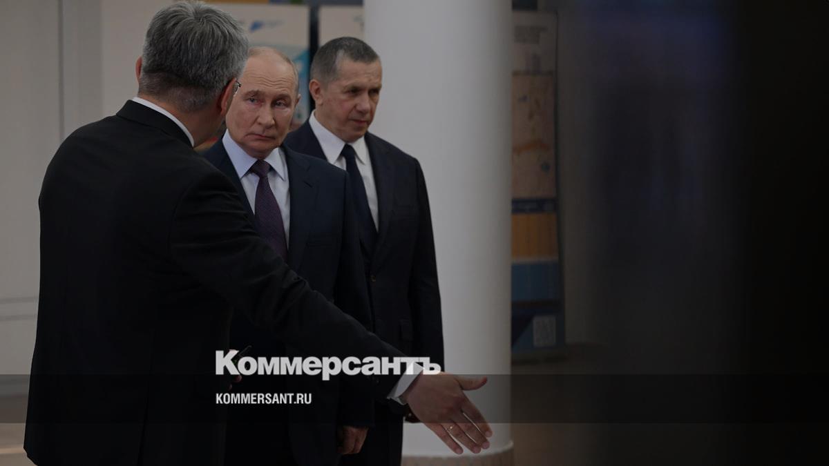 Цыденов попросил Путина допустить ветеранов СВО к управлению автобусами