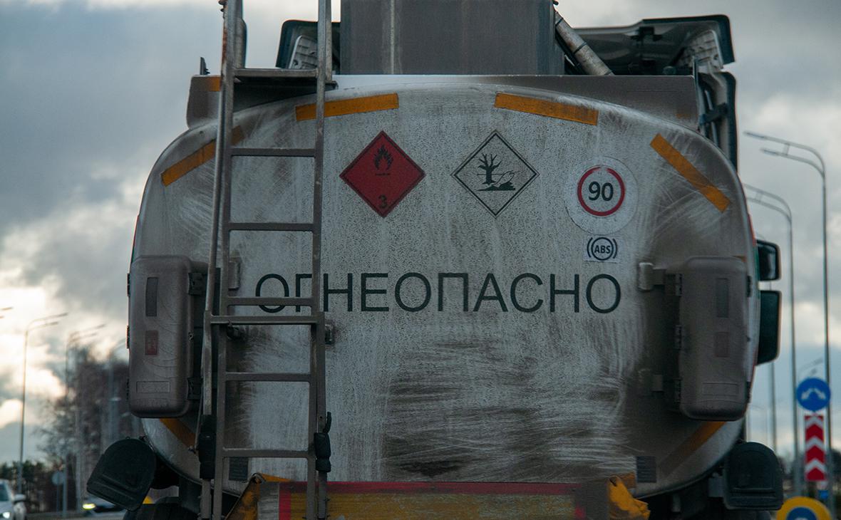 Перевозчиков топлива освободили от проверок весогабаритных норм