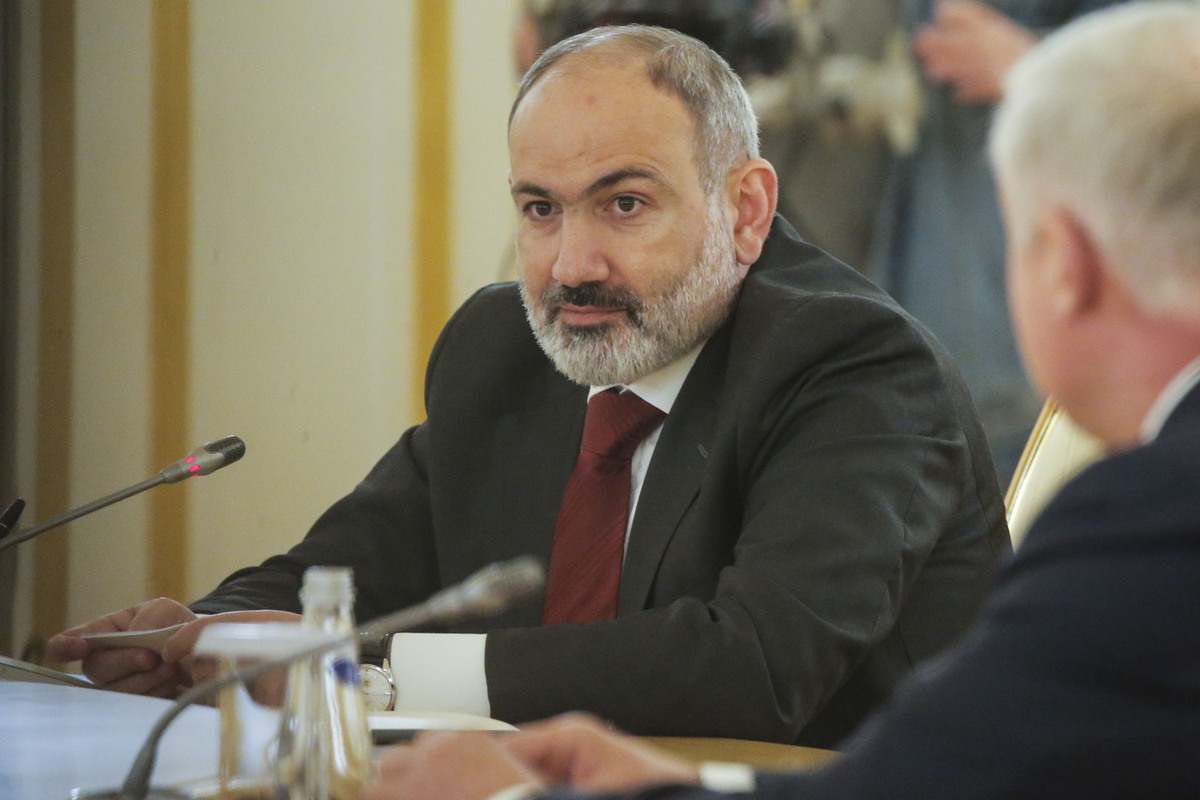 Пашиняна призвали отказаться от гражданства Армении