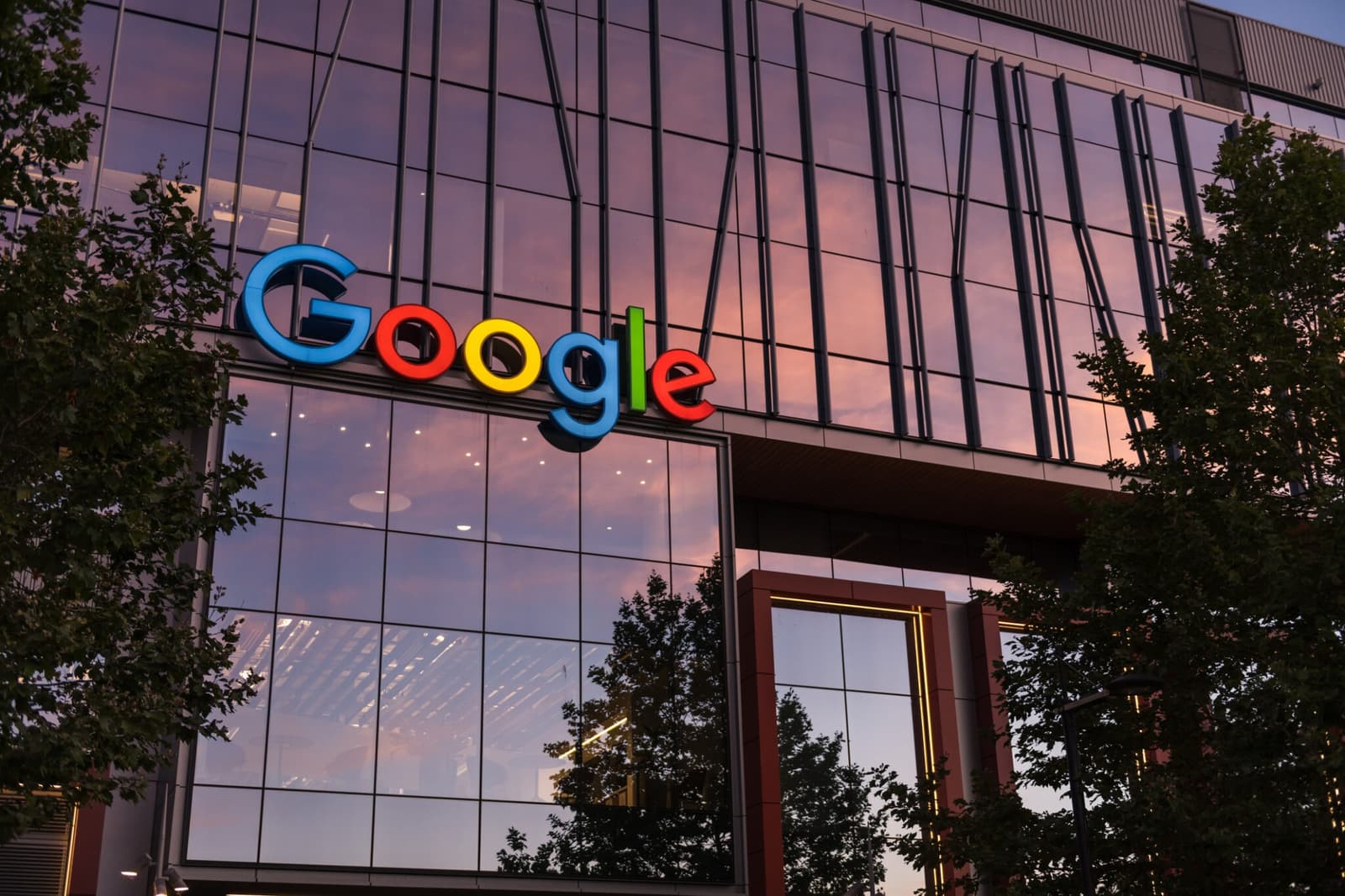 Alphabet хочет занять до $25 млрд для финансирования ИИ на фоне рекордных расходов