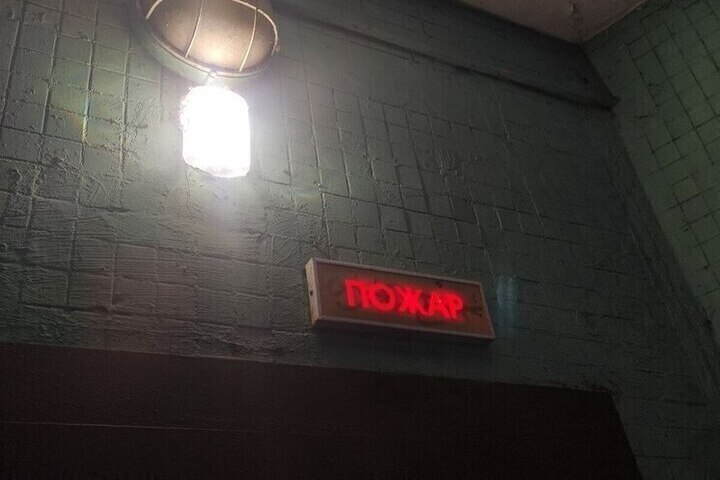 В Чудове пожар испортил натяжной потолок в жилом доме