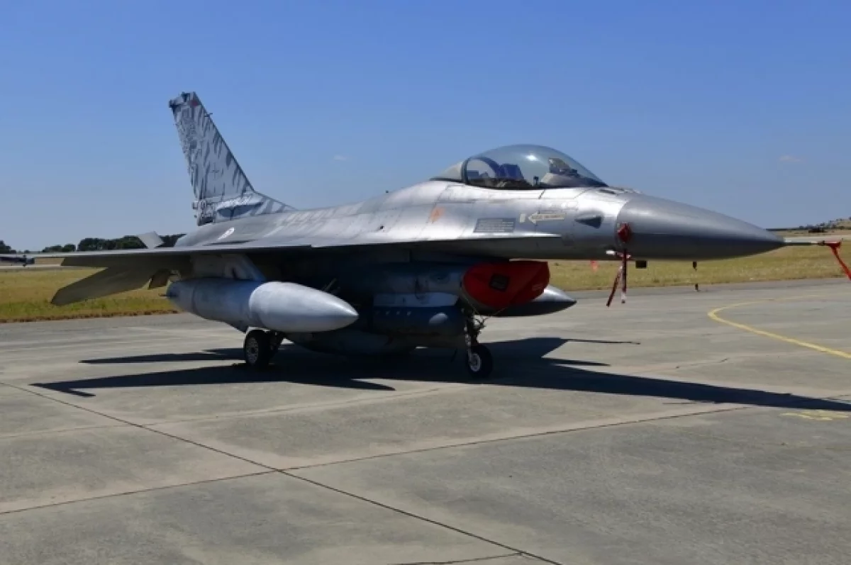 Румынский F-16 уничтожил морской дрон в районе добычи газа в Черном море