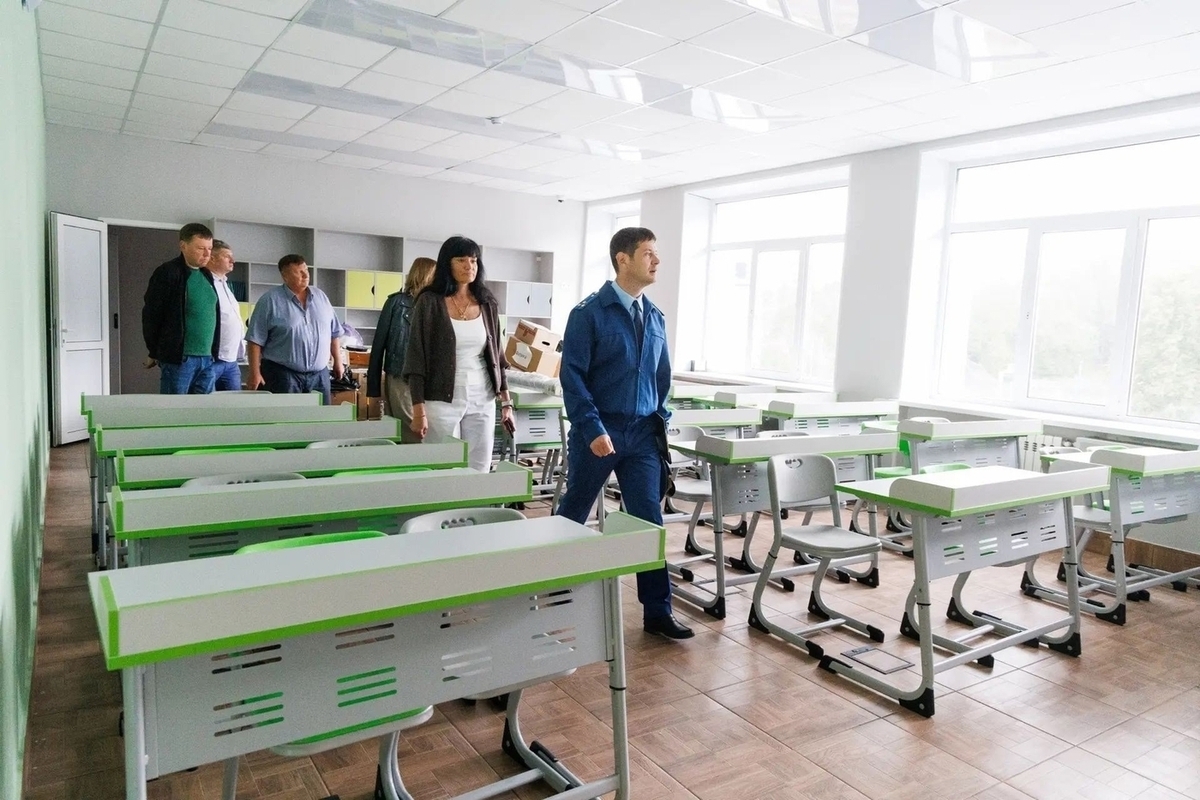 Прокуратура проверила готовность двух школ Ломоносовского района к учебному году