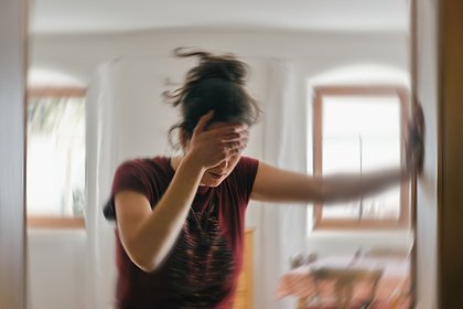 Врач раскрыла причины тумана в голове у молодых людей