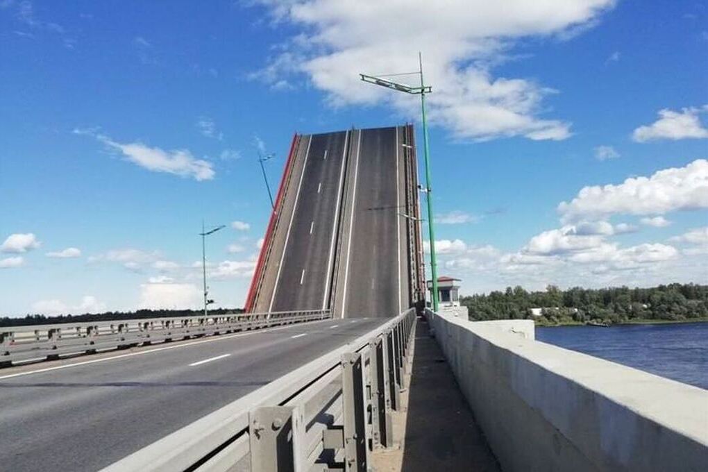 Движение по Ладожскому мосту перекроют на 45 минут утром 21 августа