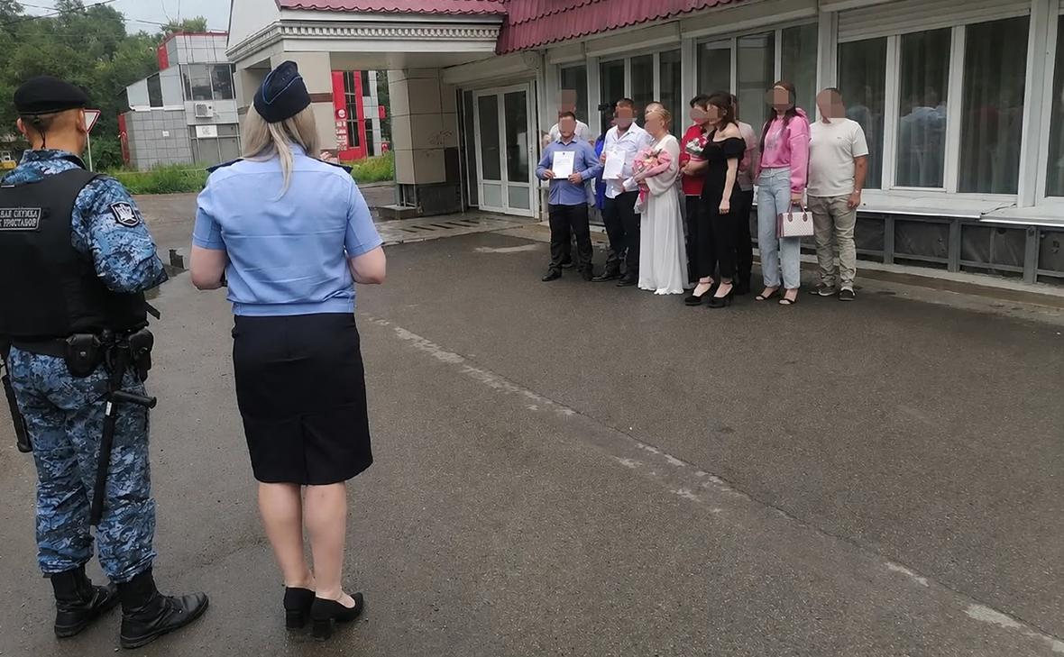 К жениху на свадьбе пришли приставы с долгом по алиментам ₽550 тыс.