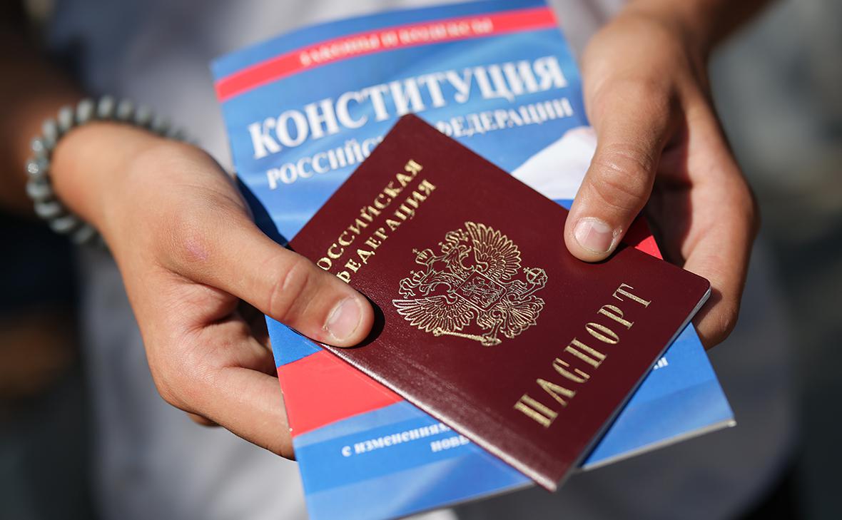 Сбор за гражданство России предложили снизить для трех территорий