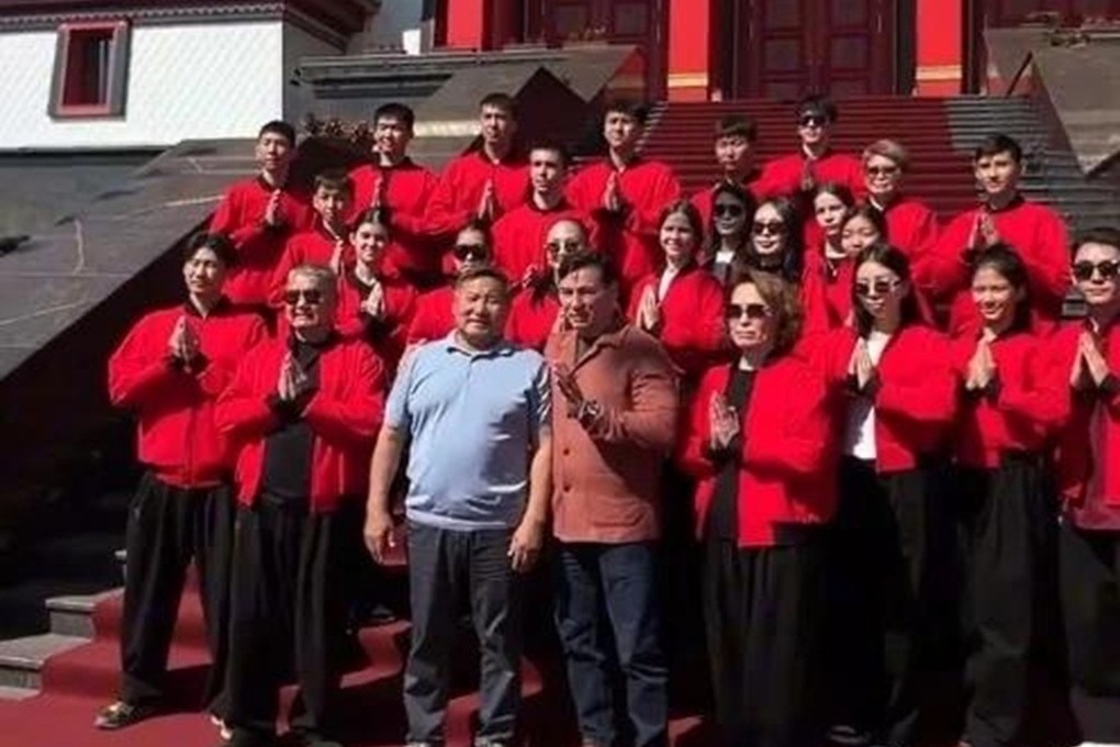 Бату Хасиков посетил главный буддийский монастырь Тывы