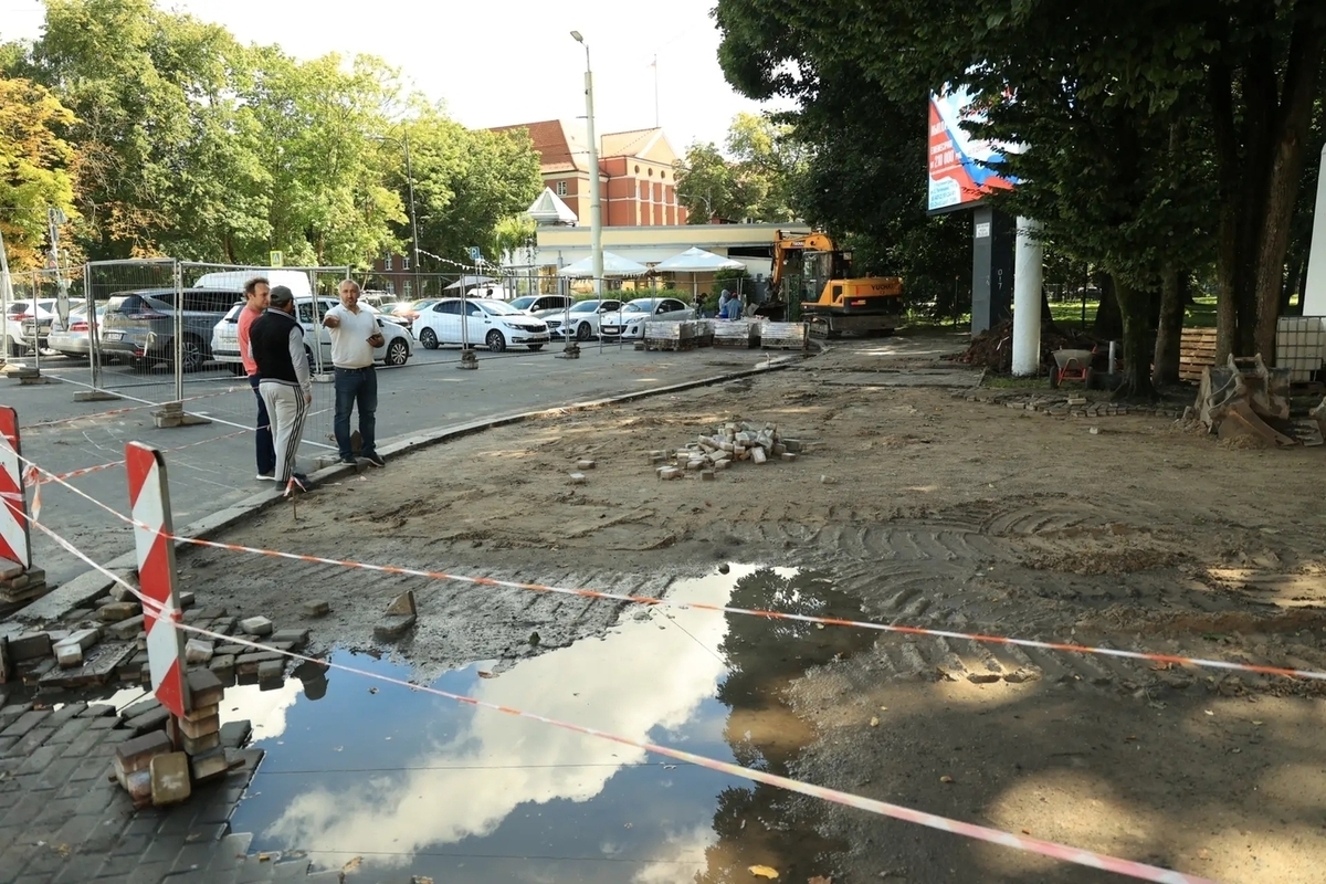 На перекрёстке Театральной и Дмитрия Донского началось большое преображение