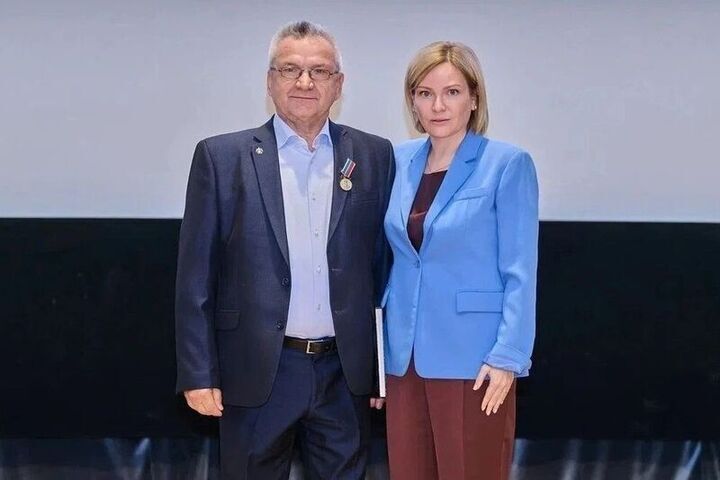 Орловский художник получил медаль Александра Твардовского