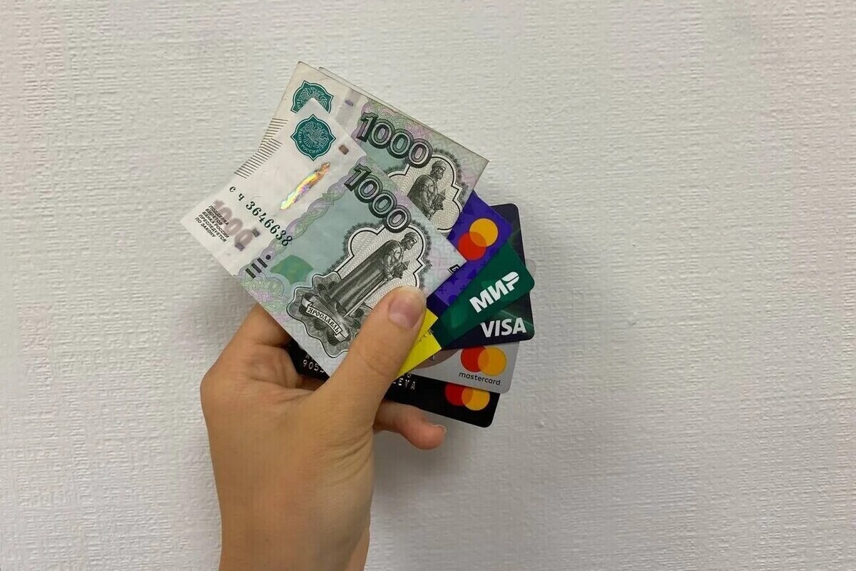 В прошедшем июле петербуржцам выдали более 50 тысяч кредитных карт
