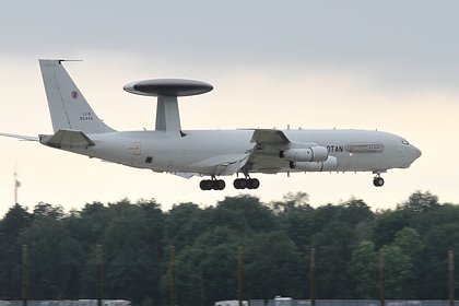 Военный самолет подал сигнал бедствия
