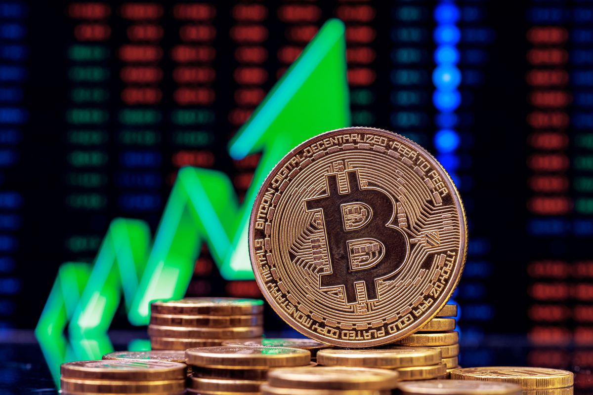 Биткойн впервые за три месяца поднялся выше 75 тысяч