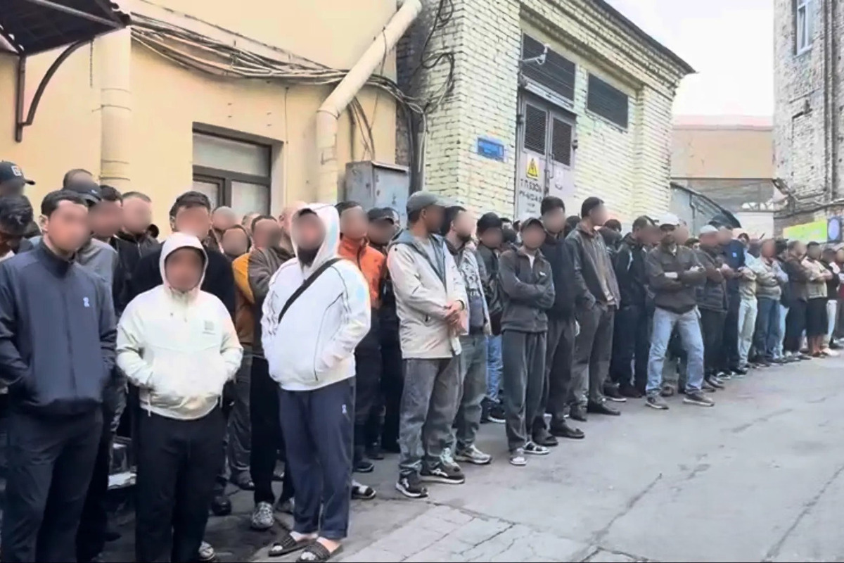В Петербурге полиция заменила мигрантам в хостеле будильник и увезла их в отдел