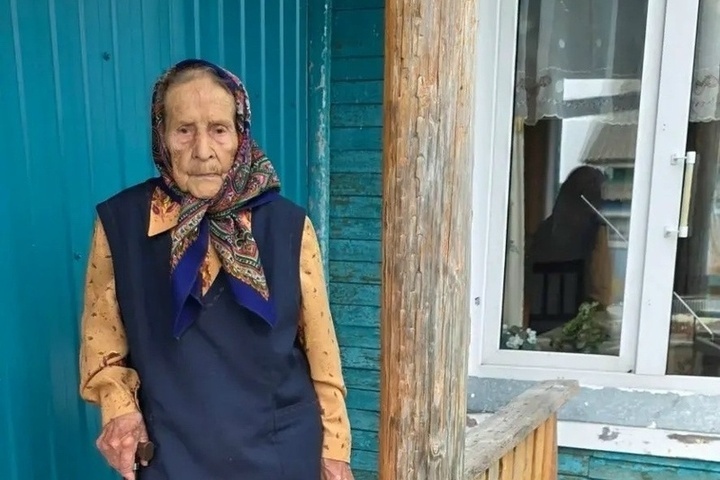 Тамара Карманова из Куи принимает поздравления с 95-летием