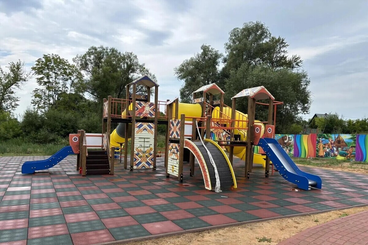 Прокуратура помогла привести в порядок детский комплекс в Спас-Деменске