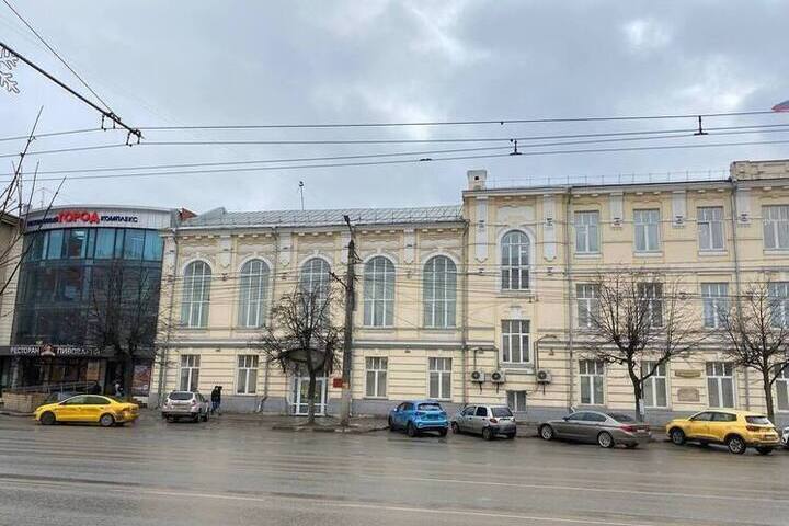 Роман Куликов требует с компании ООО «МедФармРазвитие» 16 млн рублей