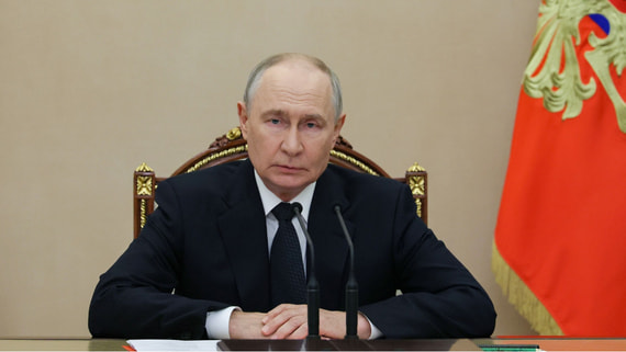 Путин обсудил с членами Совбеза стратегию развития Арктики