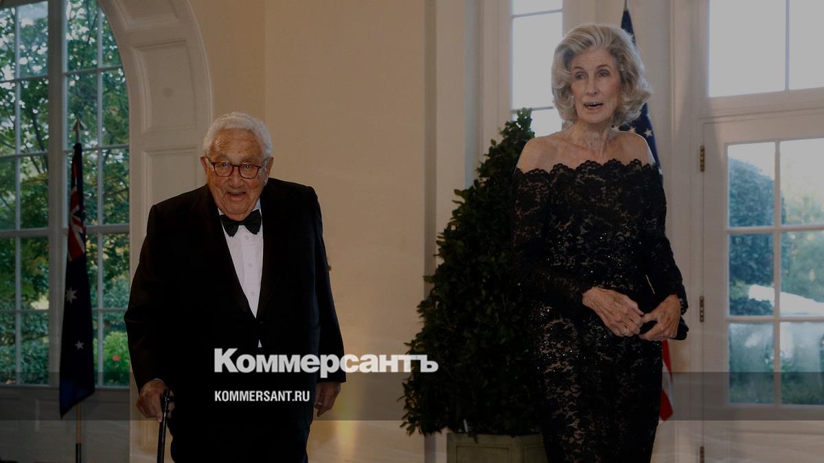 В возрасте 92 лет умерла вдова Генри Киссинджера