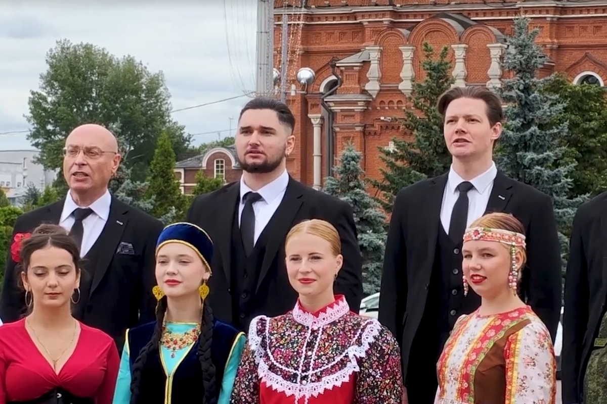 Тульский хор «Куликово поле» записал кавер на Дениса Майданова ко Дню флага