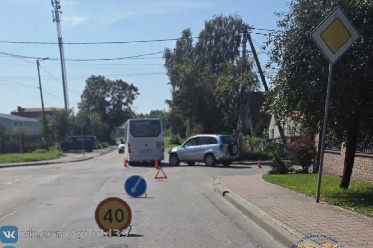 Пожилой мужчина и 4‑летний ребёнок пострадали в ДТП в Калининграде