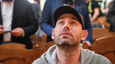 Суд заочно приговорил Семёна Слепакова к 400 часам обязательных работ