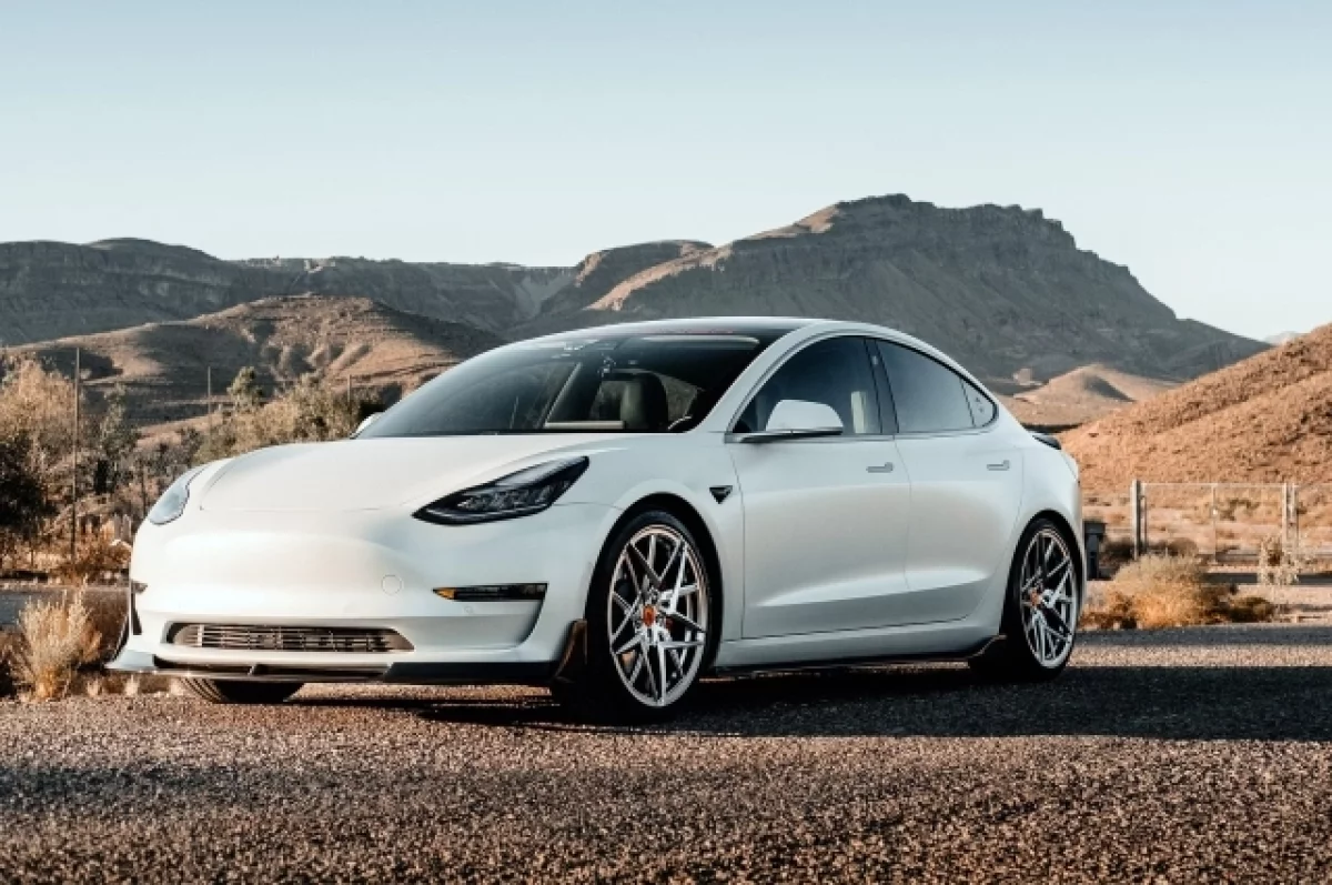 Tesla отзывает с рынка КНР 3 млн электрокаров из-за цвета дверных ручек