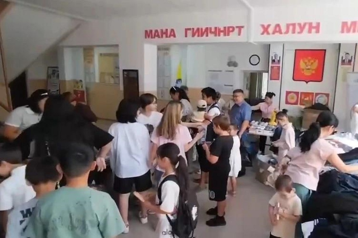 В калмыцком поселке Хар-Булук прошла благотворительная акция по сбору детей в школу