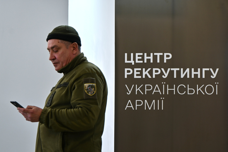 Раскрыта судьба хватавшего за горло подростка сотрудника ТЦК