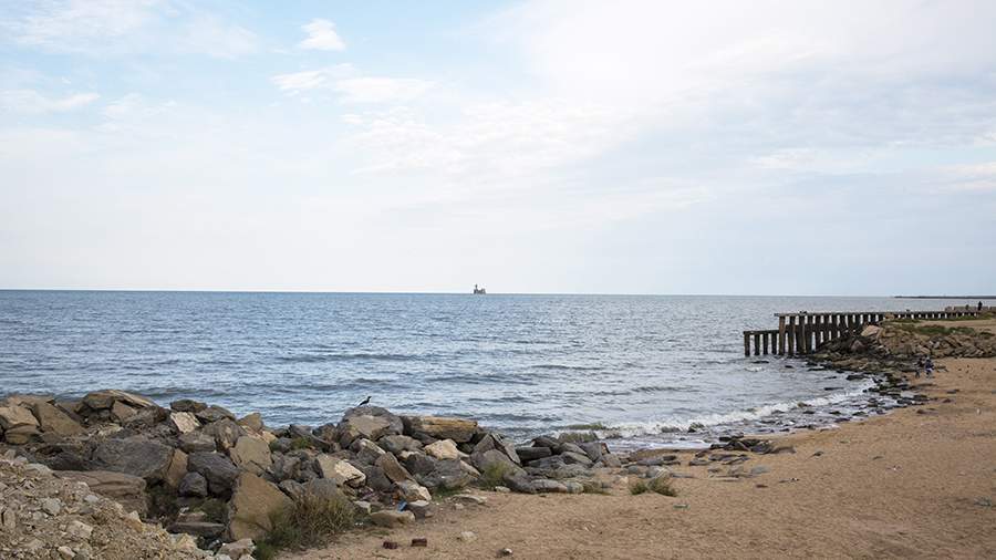 В Казахстане двух подростков унесло на надувном матрасе в Каспийское море