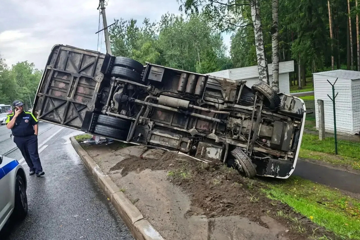 СК возбудил уголовное дело после ДТП с автобусом в Ленобласти