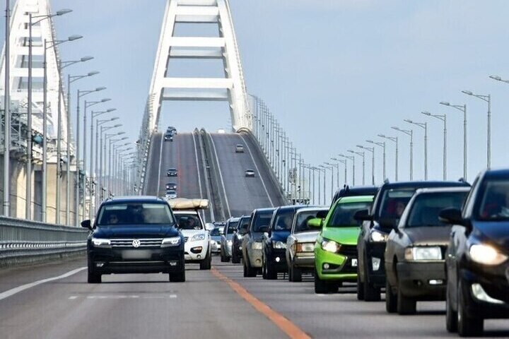 На Крымском мосту снова изменения в движении транспорта