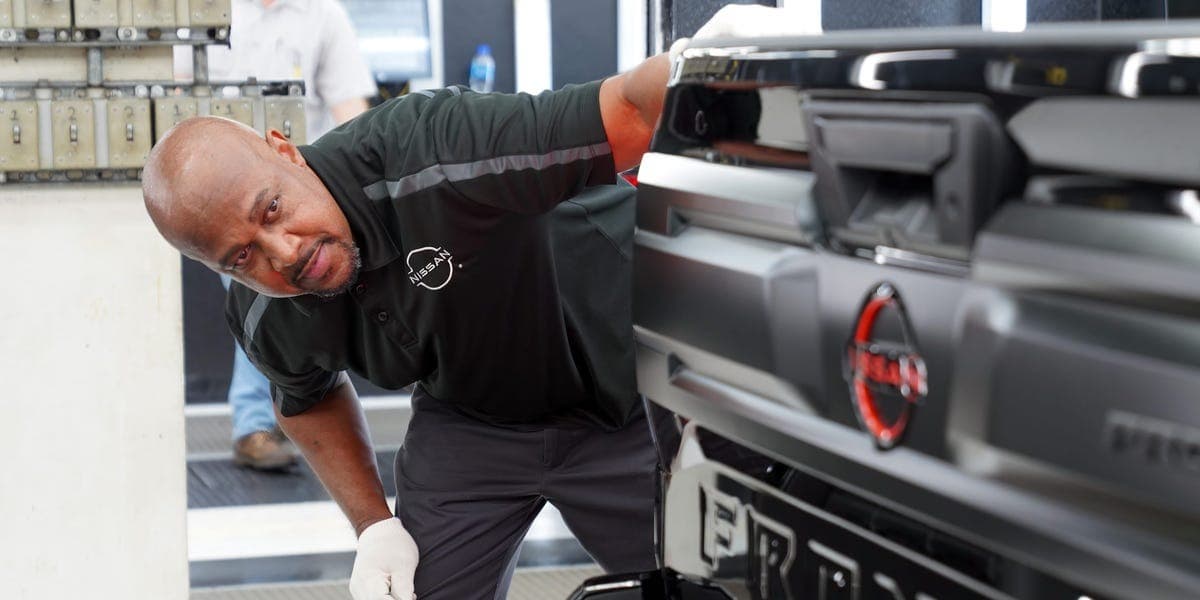 Nissan научил ИИ замечать опасные позы рабочих на конвейере