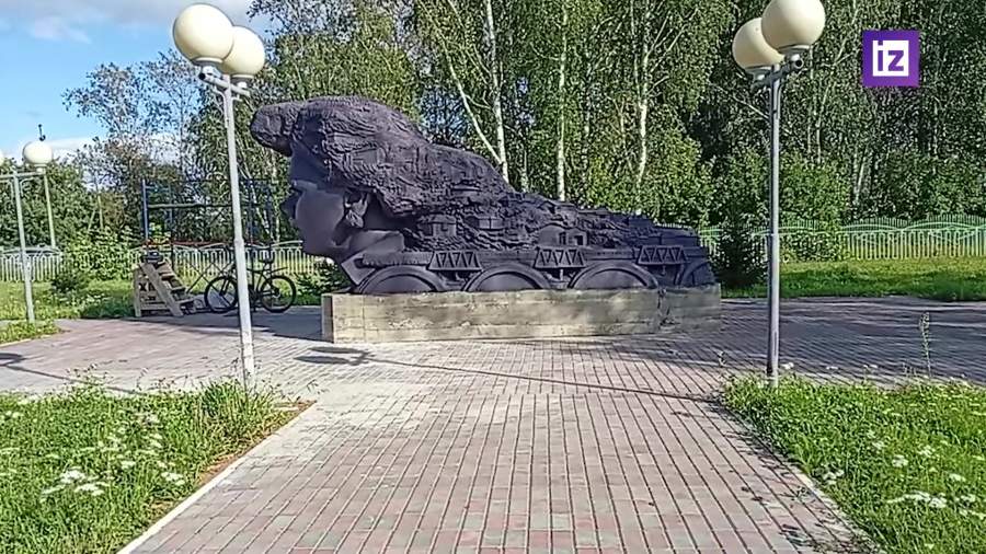 Скульптура девушки-поезда в Красноярском крае стала мемом